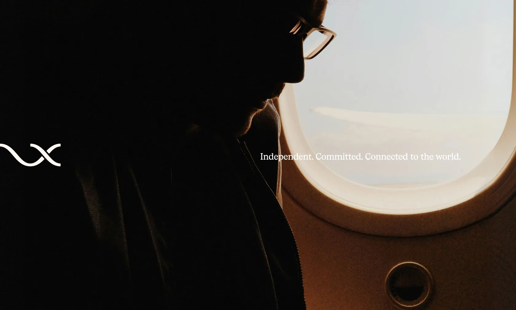 Visuel de campagne Voyagexpert, « Independent. Committed. Connected to the world. »